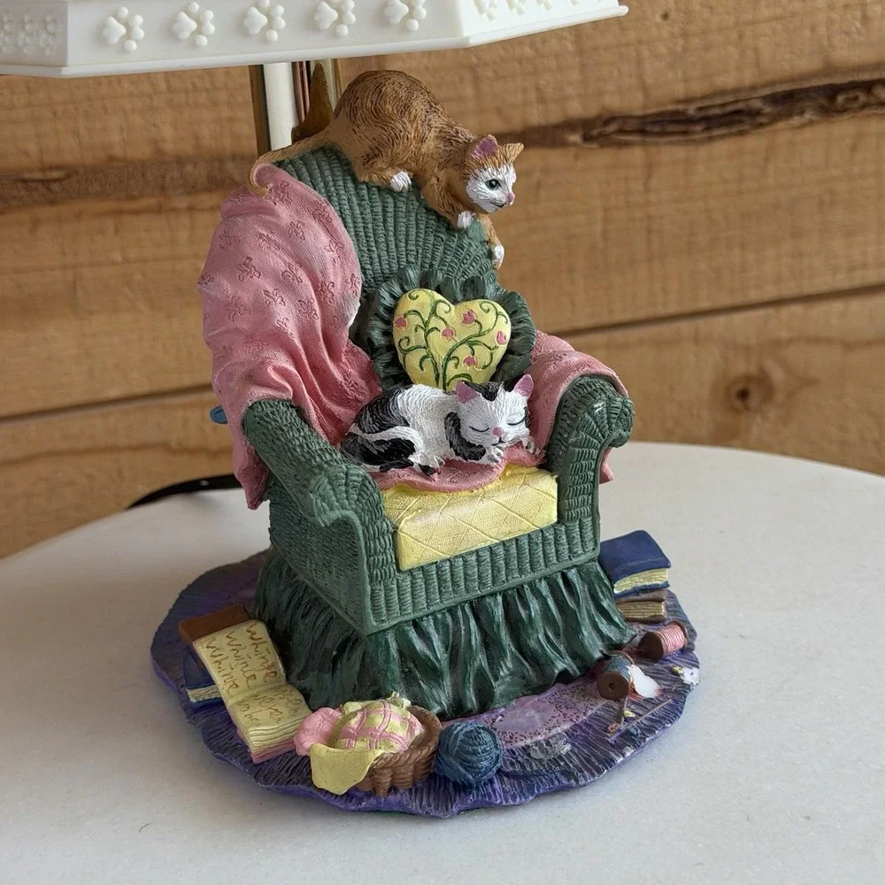 VTG Cat Lady Resin Figure Lamp Picture Shade Retro 90s Cottagecore *Flaws*